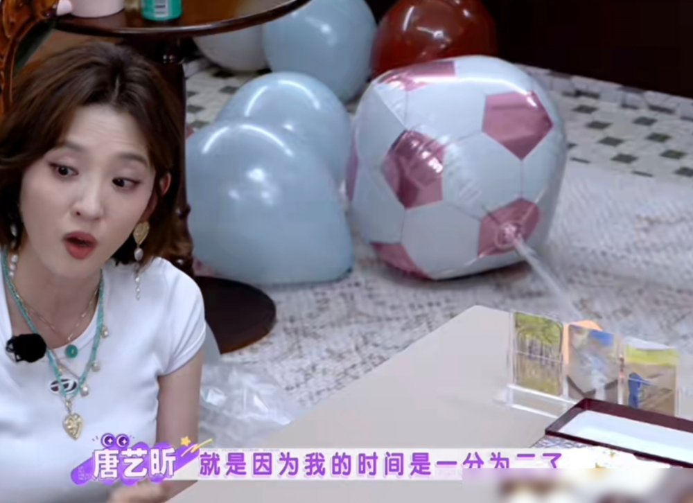 唐艺昕产后过敏烂脸最狠那阵，张若昀不拍戏，满世界陪她找大夫。孩子半夜哭，他先爬起来冲奶，让她睡整觉。