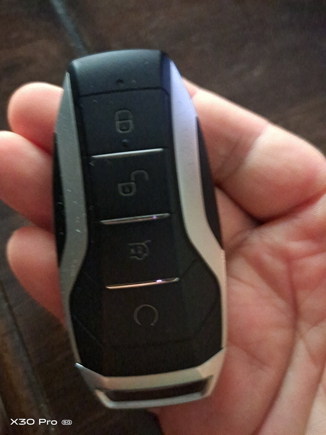 宋DMi一年感受用了一年，只跑了一万多公里，省了大几千油费，最大好处是不存在油