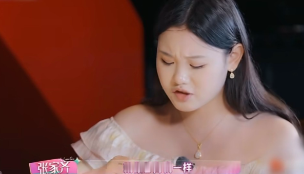 看到张家齐分享的和妈妈的vx聊天记录，我都要替她窒息了，也明白张家齐为什么想拉黑她妈妈了，没有关心，