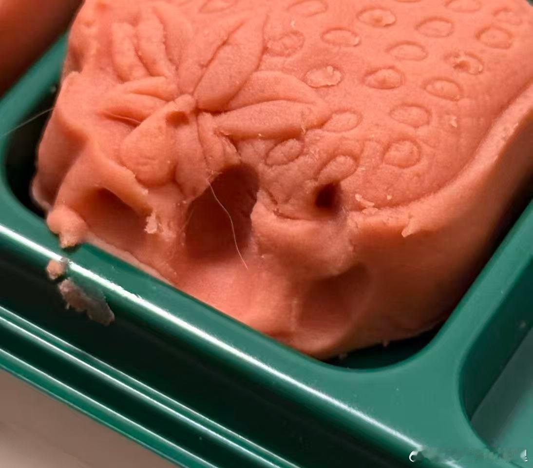 猫爪味绿豆糕，真绷不住了，还附带猫毛