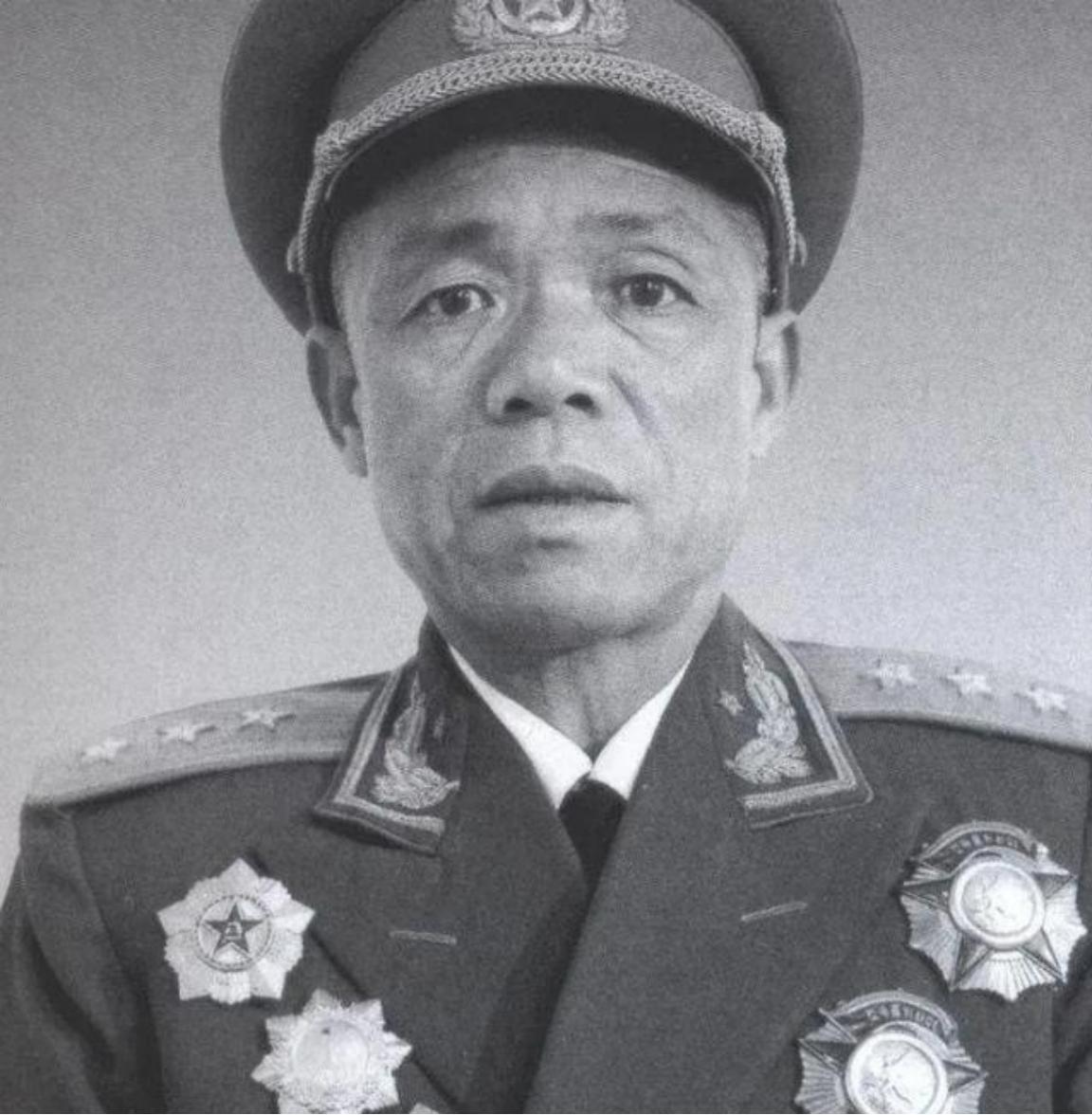 抗美援朝结束后，毛主席让韩先楚去福州军区当司令，他不去，毛主席震怒：“你去也得去