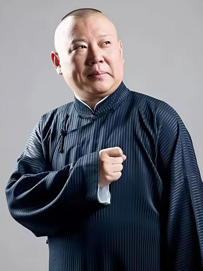 郭德纲被举报的人浮出水面。据悉，实名举报者是被曲协关注的自媒体账号“我就是个码字