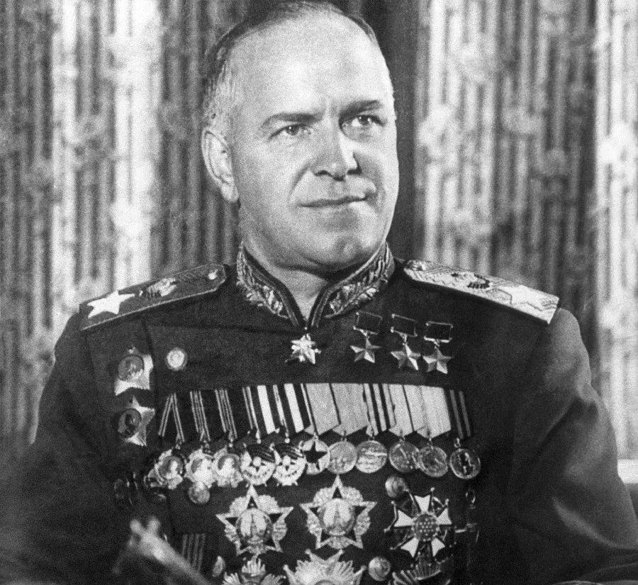 据报道，1946年，苏联元帅格奥尔基·朱可夫曾向美国请求提供一种透明、无品牌标识