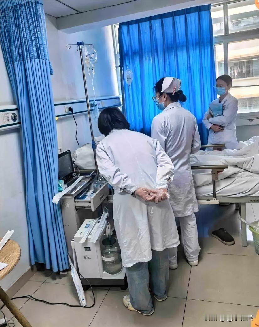 在天津第一中心医院住院部碰到的那个姑娘，真让人心疼到骨子里。独生女，没妈，就靠和