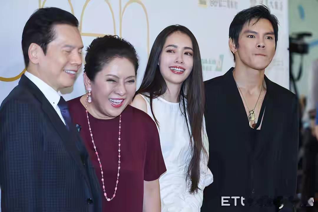 这绝对是今天最出乎意料的瓜！向华强和向太共同决定遗产以后由儿媳郭碧婷来管，一