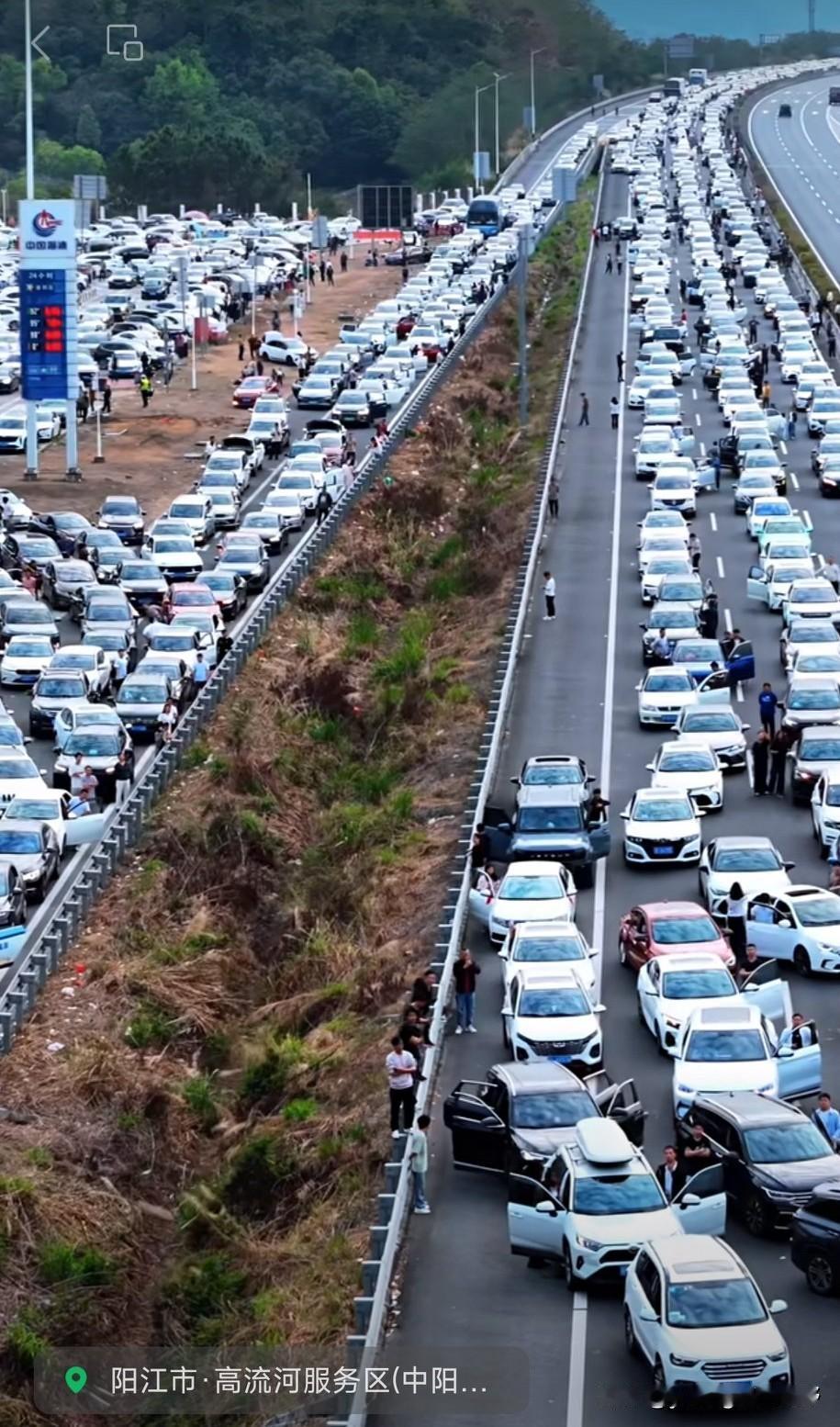 春运假期已经结束了，再来回看一下前两天广东省内返程的壮观场面。其中在中阳高速阳江