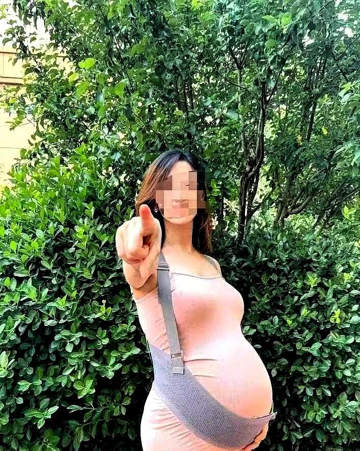 看到湖北那则新闻，脊背一阵发凉。八个月身孕，四次产检都说是“单活胎”，直到临盆