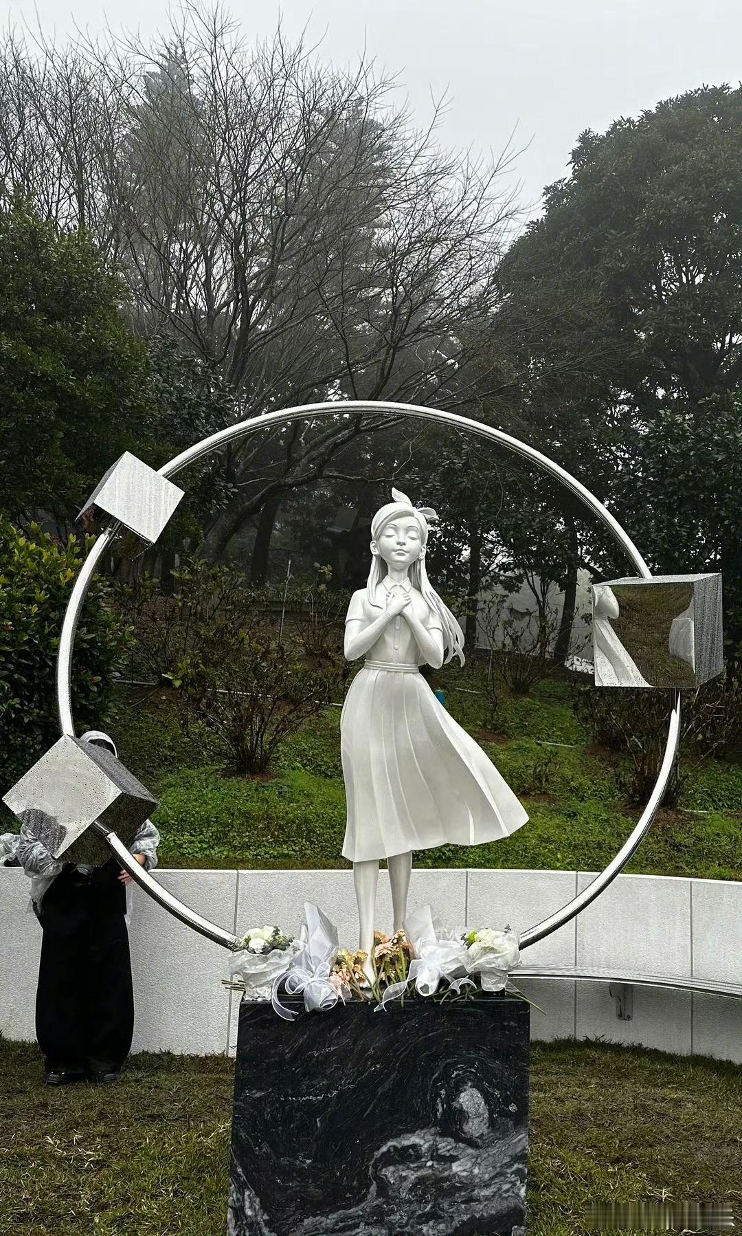 阿雅发长文怀念大S阿雅发长文怀念大S阿雅谈大S雕像2月3日，分享大S纪念雕像、