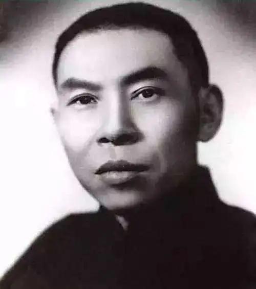 杜月笙叮嘱弟子不要回上海，弟子偷偷溜回来，不到3天，惨死街头1949年
