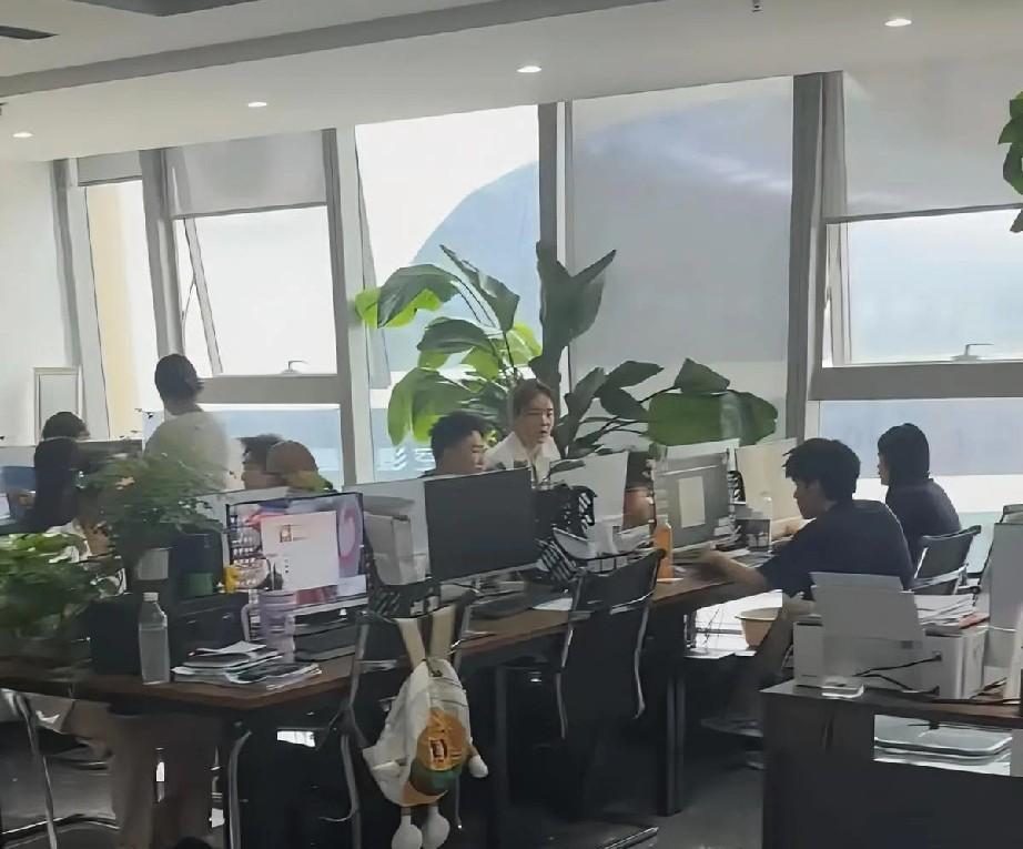 说实话作为一个hr,我都对现在公司的背调手段瑟瑟发抖了[惊恐]前两天突然接到一个