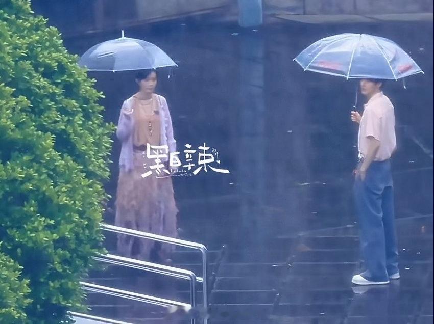 孟子义王弘毅桃花坞同框撑伞路透孟子义王弘毅现偶cp感啊啊啊啊啊要被孟子义和王弘