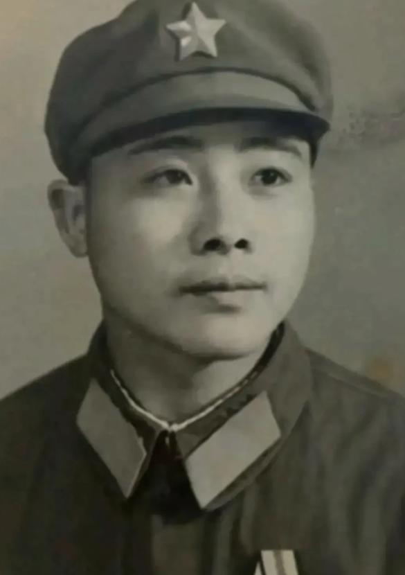 1979年入伍不到三个月的肖德兵，在对越自卫反击战中，仅一次战斗，上午入团，下午