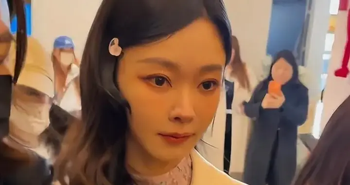 文联春晚现场太真实! 明星高清真实面目曝光, 章子怡边排队边补妆