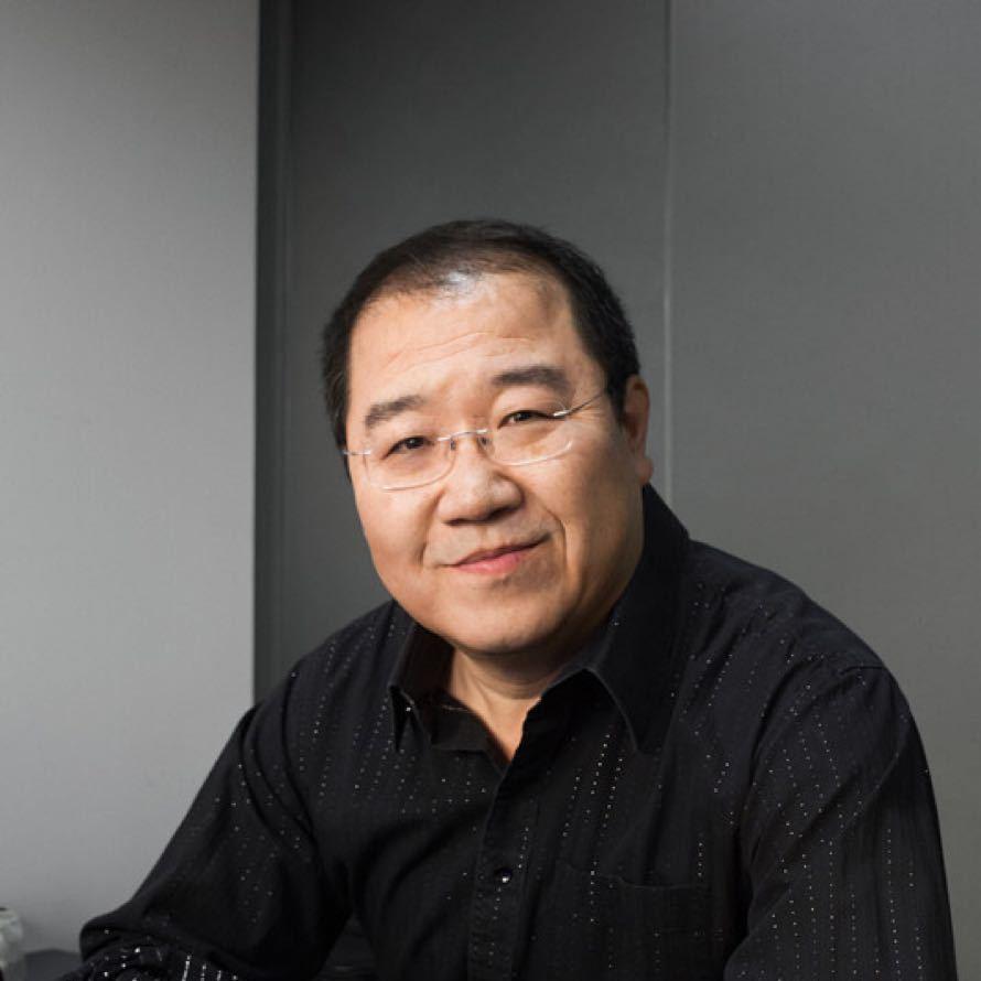 英达和宋丹丹离婚后，有人问他，是不是又找了一个大美女。他说找的这个都不敢带出来让