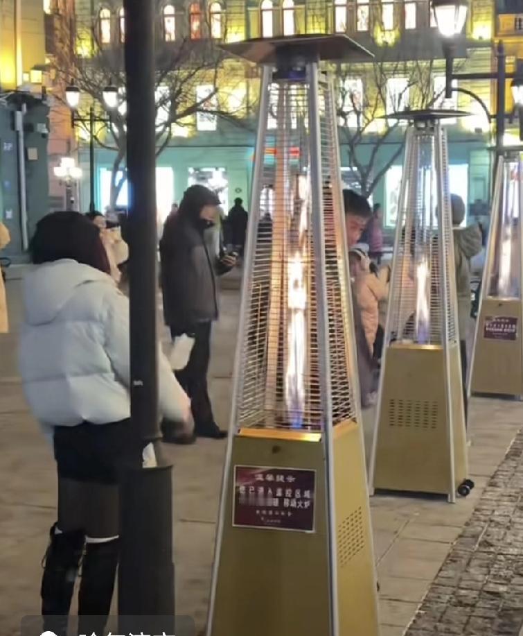 哈尔滨的宠粉模式，其他城市真的没有可比性！这不中央大街又开始来活了整上暖气了，