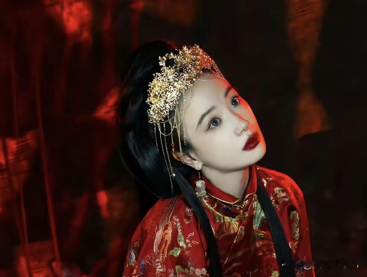 一直不温不火的李梦，看样子要火了，两部恐怖片票房破亿。看过李梦演的坏人，真让人