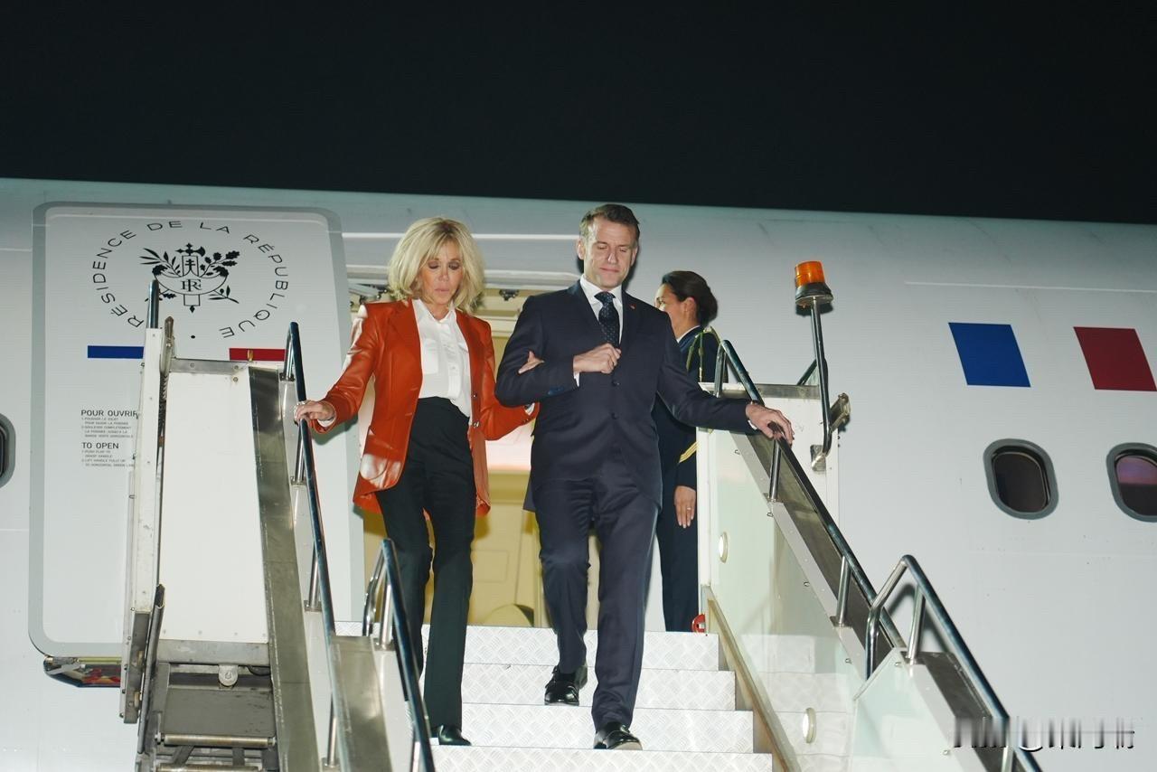 法国总统马克龙（EmmanuelMacron）及其夫人布丽吉特于2026年2