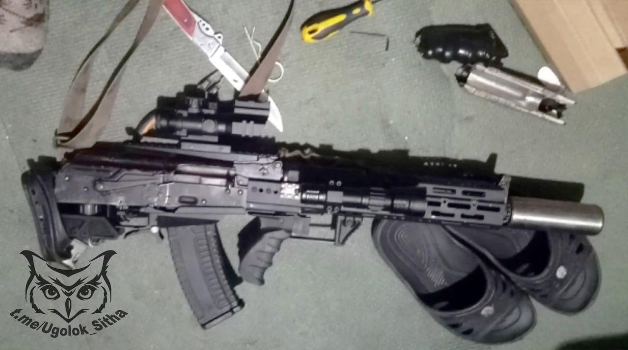 极其罕见的俄罗斯AK-74无托步枪（弹匣仓和击发机构位于扳机后方）