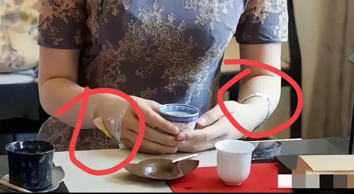 第三者让人有点想不明白，明明可以等男的离婚后在进行胚胎移植，可她不知为何如此心急