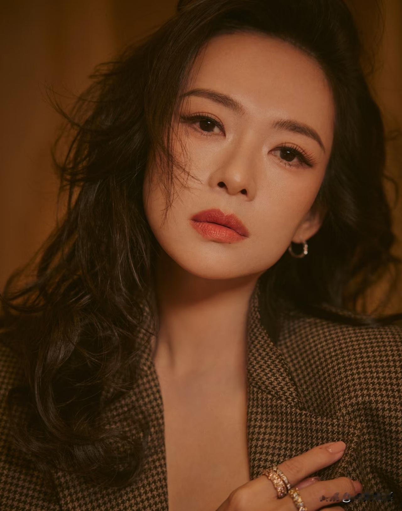 当初章子怡离婚只要儿子，不少人暗猜：“重男轻女？”结果剧情逐渐反转——人