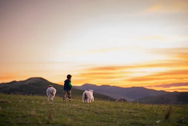 把孩子养成野人,这样的父母真可恨,还说是自然教育,纯属说谎。孩子越小模仿能力越强