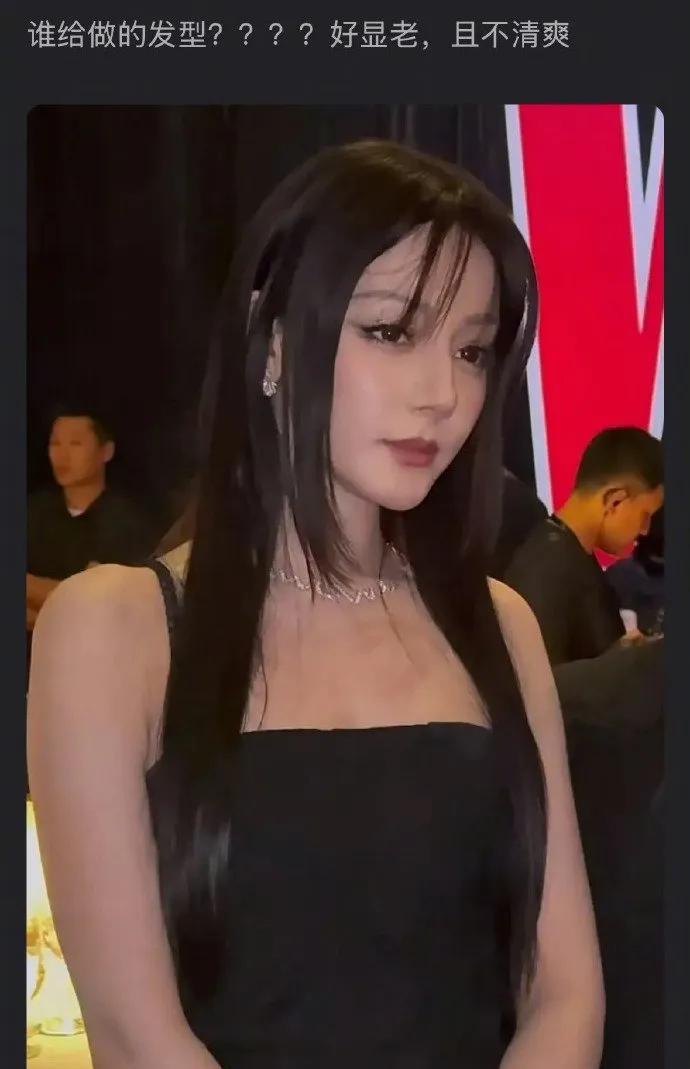 热巴这次红毯造型被说经不起细看，发型还显老。咱就说，审美这东西见仁见智，你怎么看
