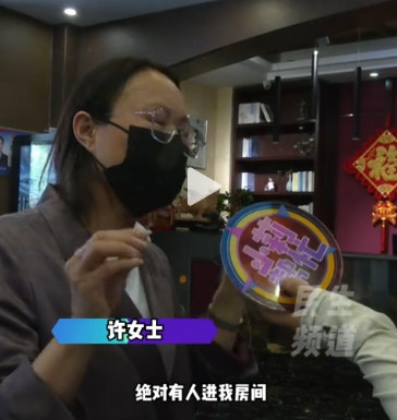 “太吓人！”6月12日，河南，男子晚上入住酒店，拿房卡没刷开房门，但他轻轻一推，