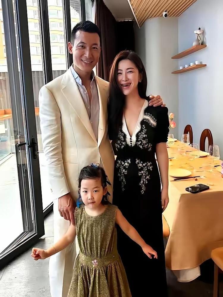 被“牢A”事件卷入舆论的朱珠，人家是实打实的顶级白富美！家世背景远超“红三代