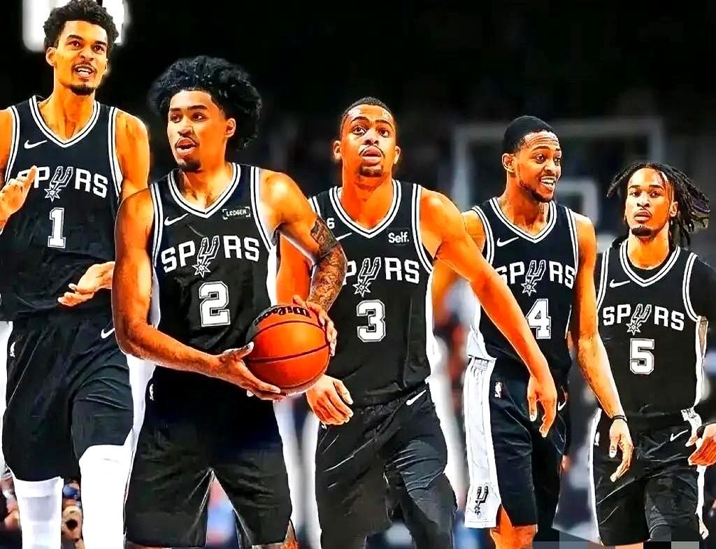 五连胜那天，我蹲在地铁里刷比分，旁边大叔嘟囔：马刺不是摆烂吗？我亮出屏幕——