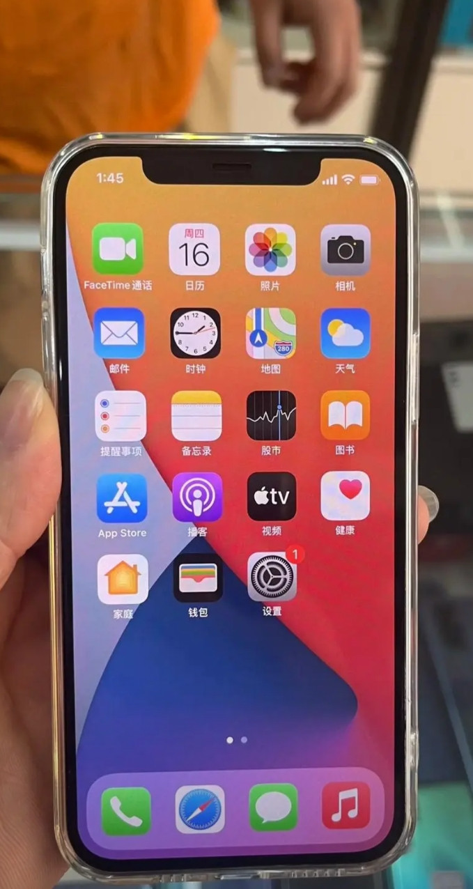 很多人好奇，iPhone16ProMax屏幕分辨率比安卓手机2K屏幕低，可是