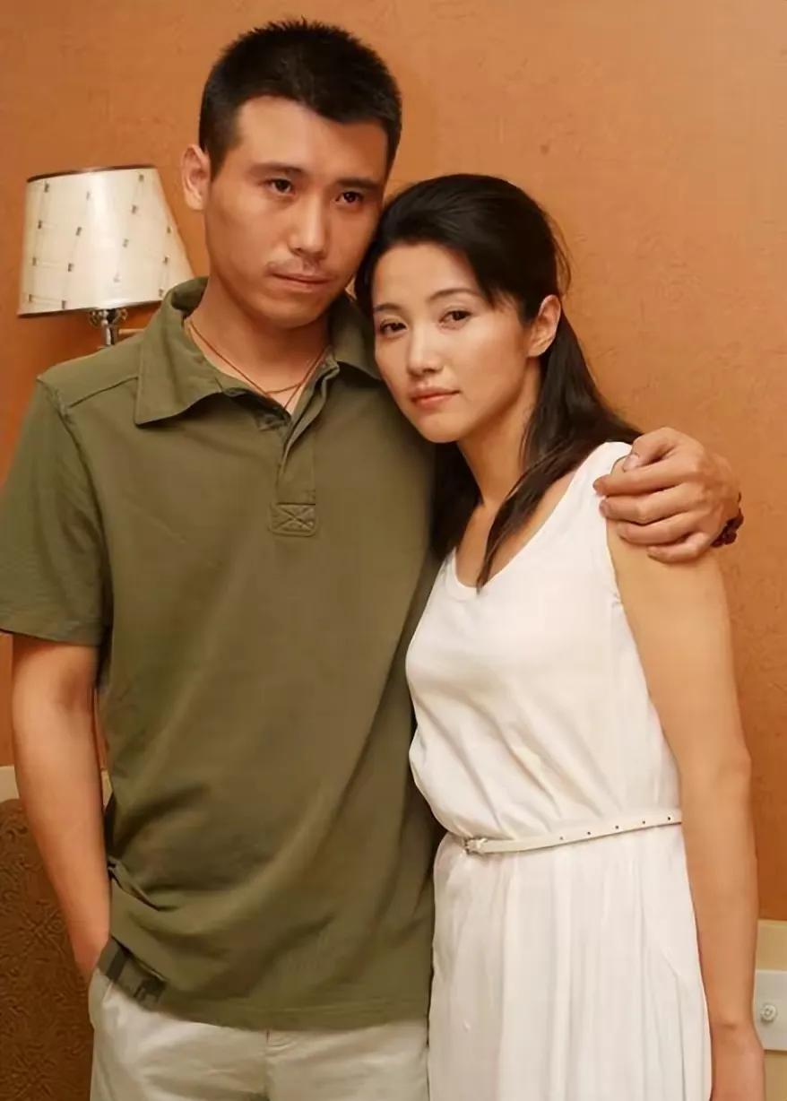 原来他们俩曾经是一对恋人，两人都是实力派，两人都是演技派，两人都是好演员，两人都