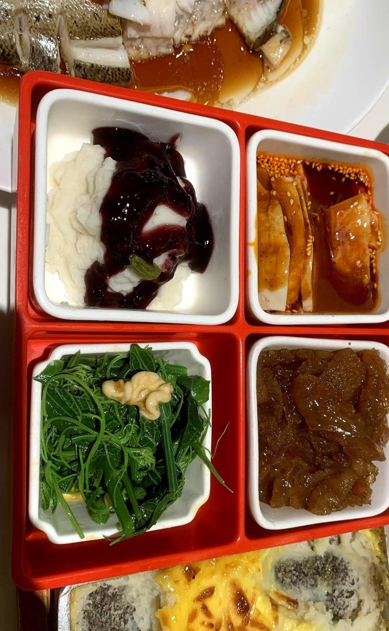 中秋回家，你真以为拎着两盒月饼就算团圆了？很多人正午才到，生肉冷菜往门口一放