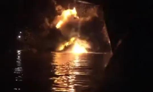 【你来我往】当地时间3月14日，就在美军猛烈空袭哈尔克岛后的数小时内，据伊朗P