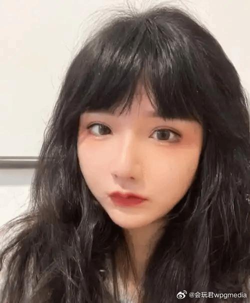 小虞姬为"高价陪玩没人点"言论致歉:口无遮拦我的锅近日，《英雄联盟》游戏主播、陪