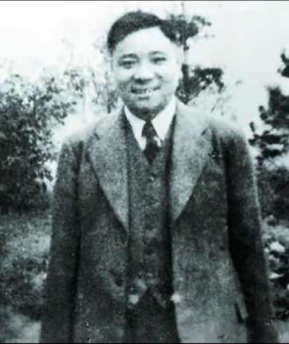 五重间谍袁殊的跌宕人生和最终结局袁殊是中共情报史上罕见的五重间谍（中共、军统、