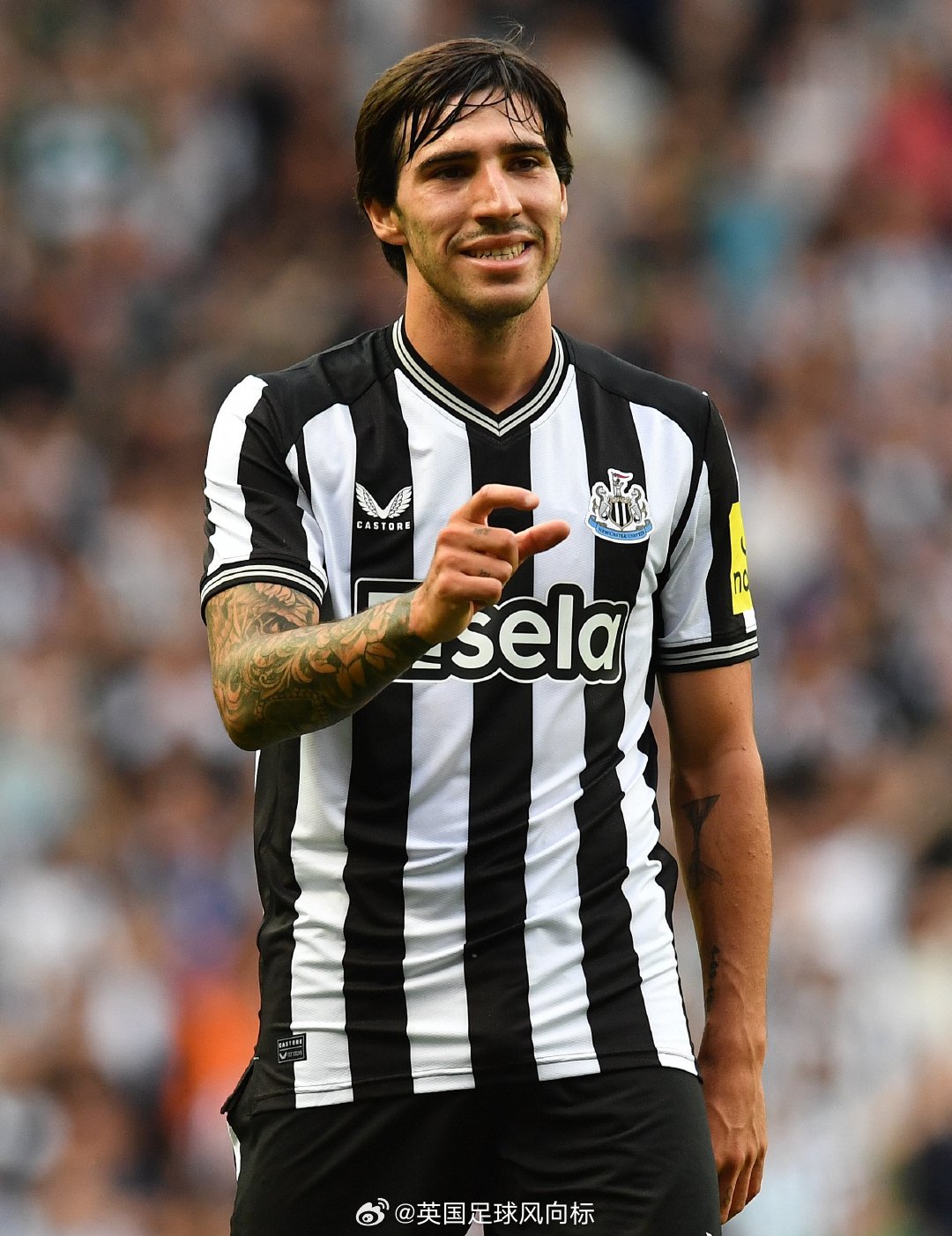 【托纳利估价1亿】转会记者莫雷托：曼联中场引援的首选目标，是效力纽卡斯尔的25岁