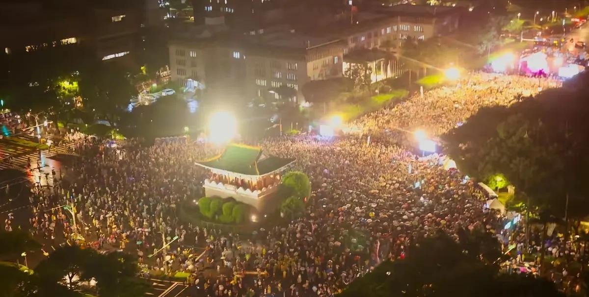 立委大罢免，被绿营拔高到了“反共”的高度。也就是视蓝营（某些）势力为共党侧翼、地