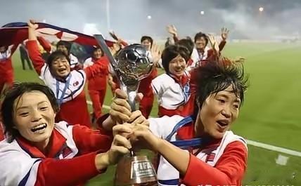 朝鲜女足确实不容易。一没有钱，二没有走什么巴西路子，三没有走什么欧洲路子，四没