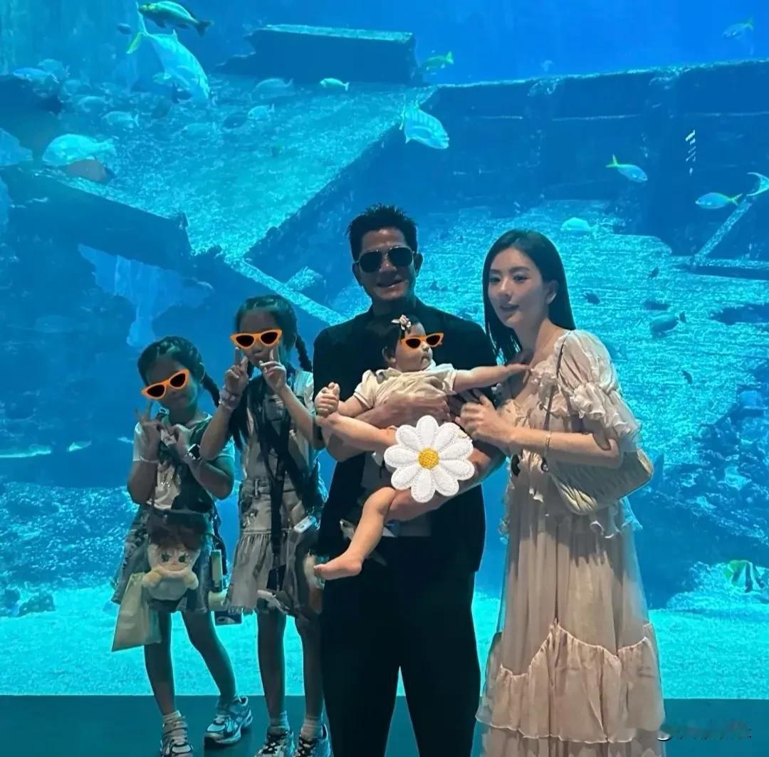 方媛和郭富城的三个女儿同框了，而且小女儿的颜值竟然抢了两个姐姐的风头！郭富城