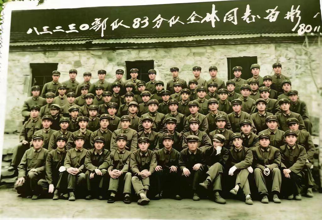 对退伍老兵用“老班长”，相互称谓。我还真不敢应答。打开手机，看有关退役军人话题