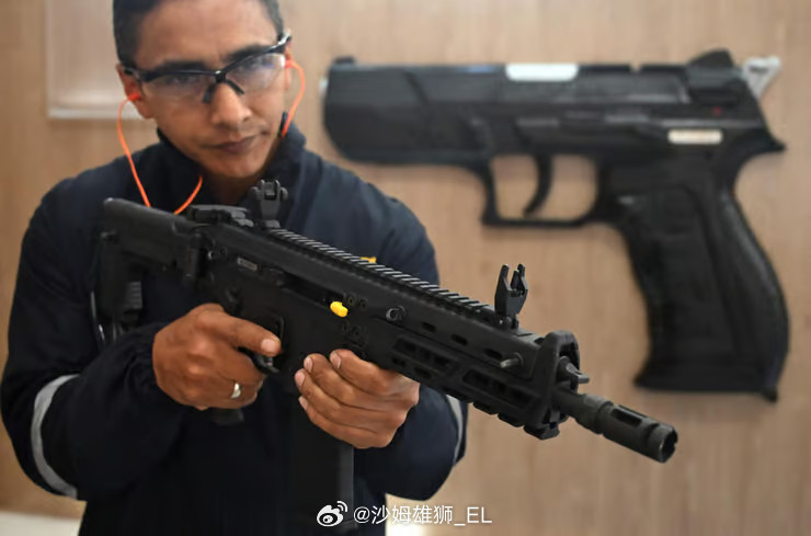 哥伦比亚宣布停止生产以色列的加利尔步枪，并将生产国产步枪。​​​