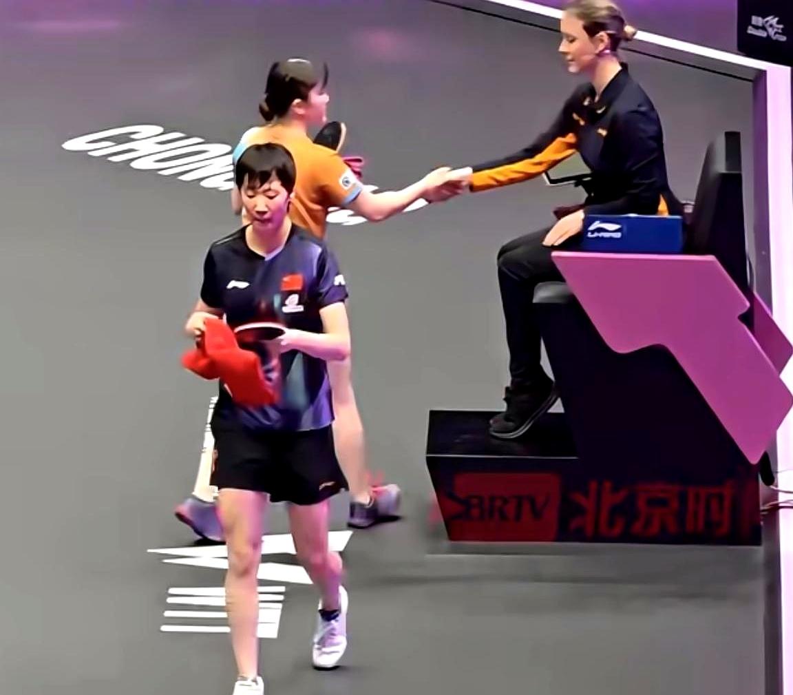 你敢信？王曼昱18分钟0-3脆败那次，直接弄丢了巴黎奥运单打门票。沙特大满贯