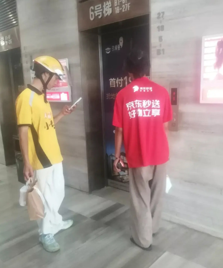 不知道你们注意没有，现在大街小巷都是随处可见的外卖小哥。而这些骑手几乎都清一色