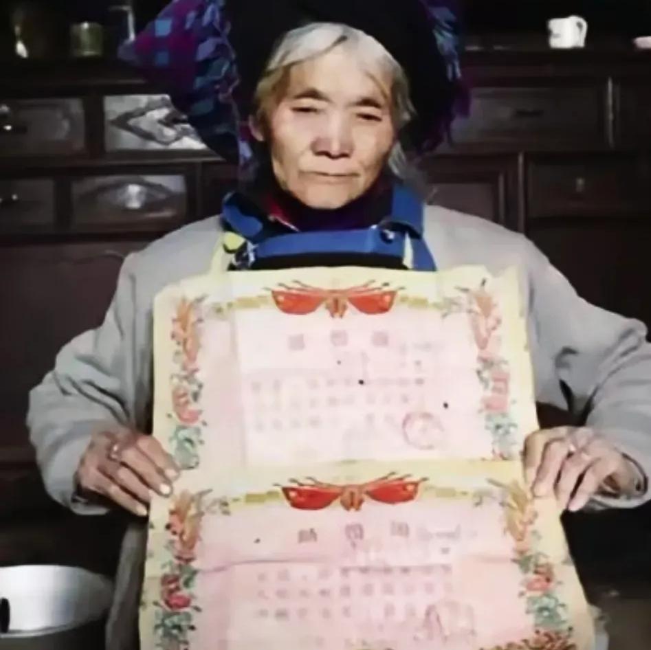 1979年，一位战士壮烈牺牲，妻子拒绝改嫁。没想到，28年后，妻子借了2000元
