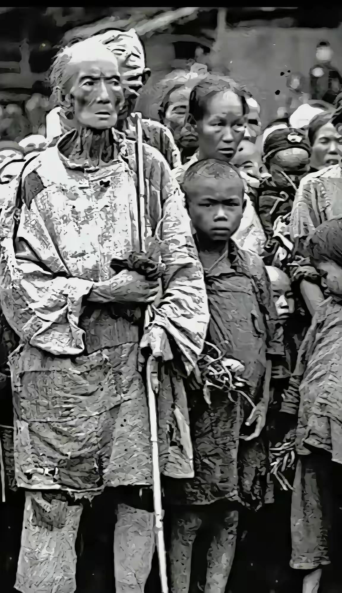 生在那个年代的同胞，对生活是多么的绝望！多么的无奈啊！​现在的网络上总有一