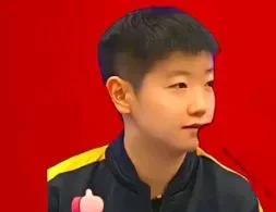 孙颖莎又换发型了这是要参加比赛的前奏莎莎有个习惯每次参加比赛前准要从“头