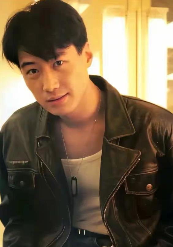 1993年，黎明的父亲得了肠癌末期，黎明当即发誓:“如果父亲能康复，我愿意用一生