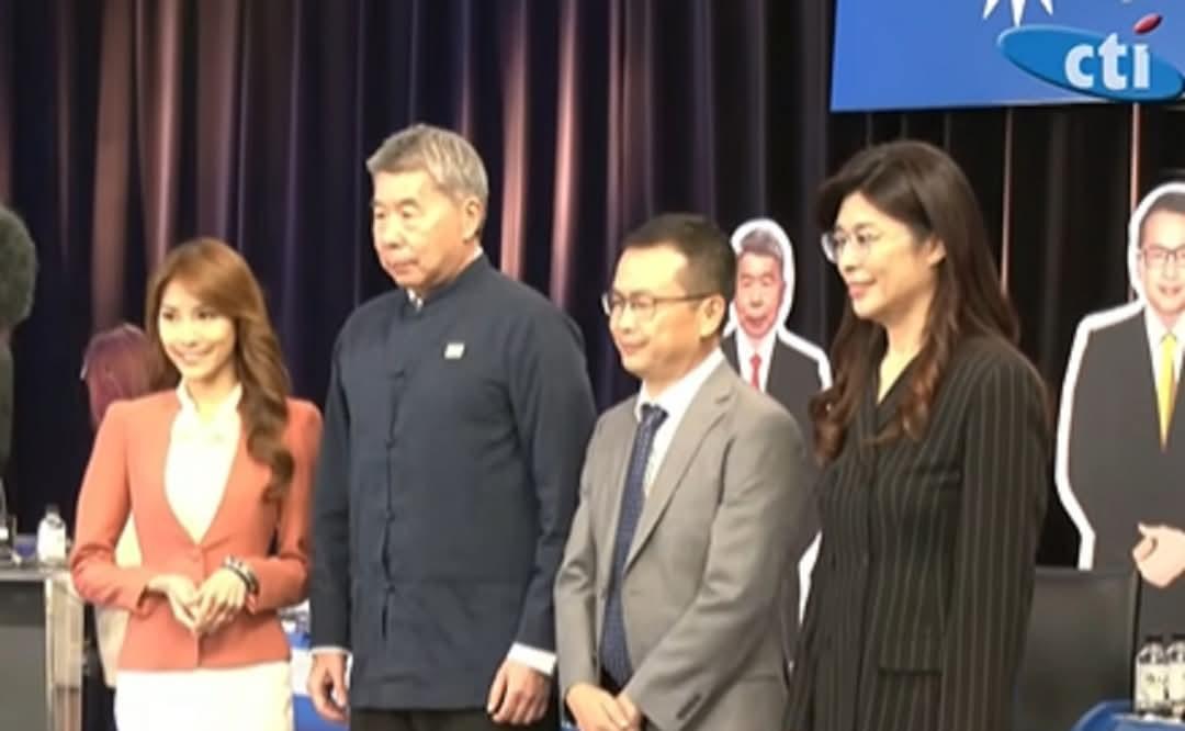 国民党主席选举辩论李佩瑄主持周锡伟蔡正元馆长提问！今天下午，由旺旺中时集团