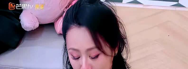 这到底是图什么？曹颖中年患癌，手术后8天就站在了直播间，身上带着引流袋，