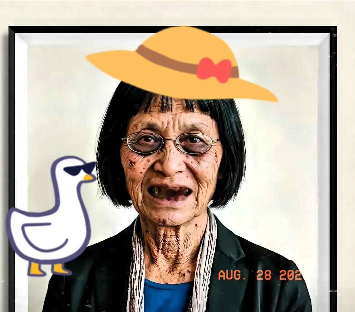 清华美院那位丁教授，最近又成了热议话题。说真的，看她那些所谓“艺术作品”，我这心